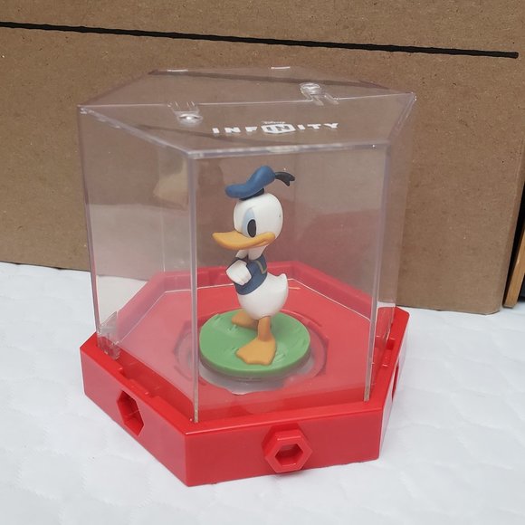 Disney Infinity Donald Duck Figure With Display Case - Picture 2 of 4